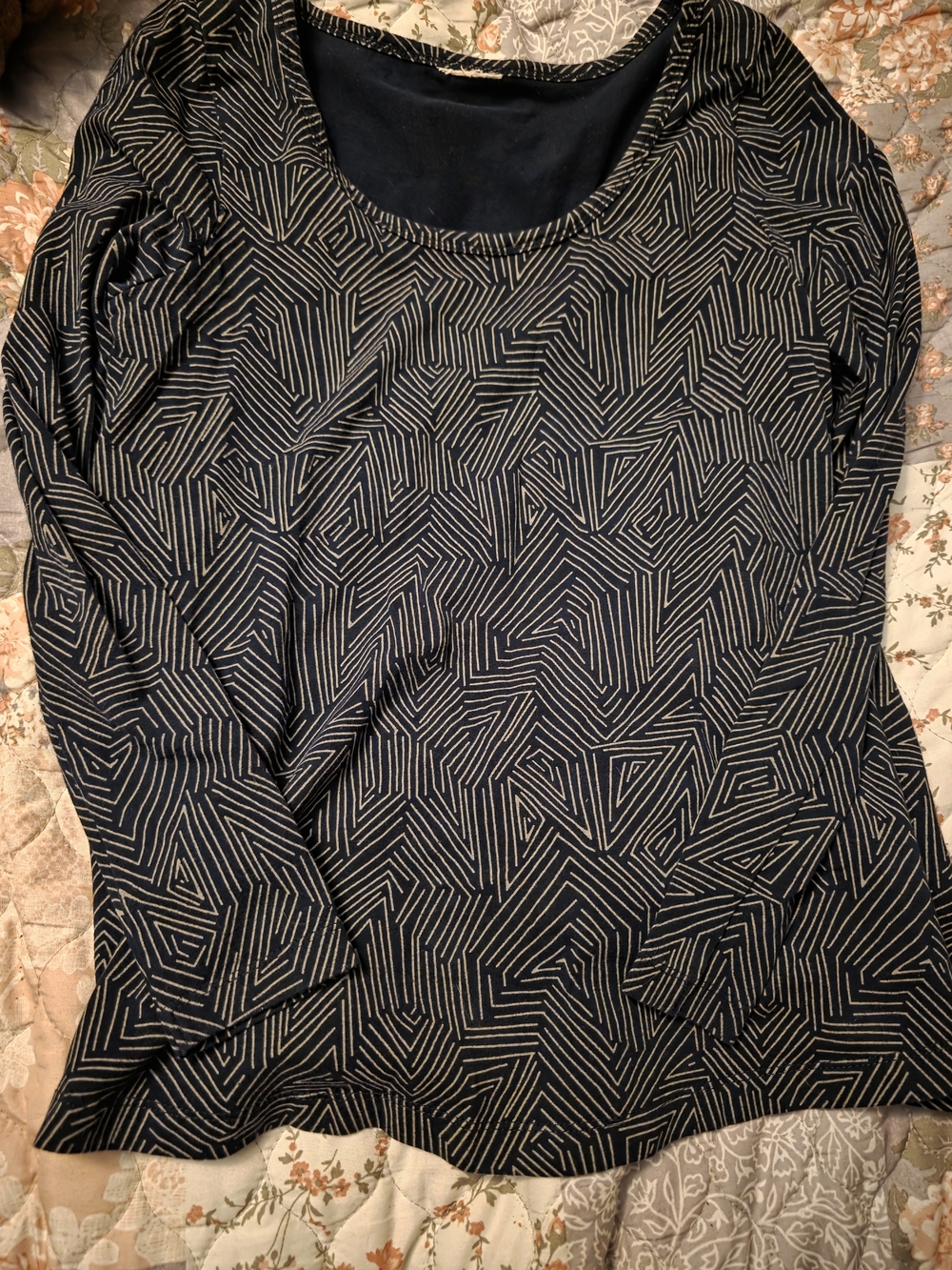 Long Sleeve Scoop Neck Tee in Black Pattern